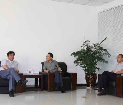 縣委書(shū)記徐耀純感謝仙客來(lái)為九江縣發(fā)展作出的貢獻(xiàn)