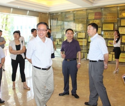 江西省委統(tǒng)戰(zhàn)部副部長(zhǎng)、省民宗局局長(zhǎng)張勇蒞臨仙客來(lái)公司調(diào)研