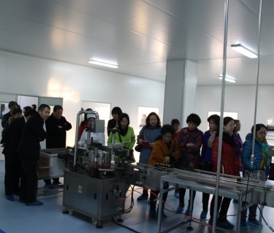 省農(nóng)業(yè)廳副廳長程關(guān)懷、工會主席鄧付生一行蒞臨仙客來公司考察