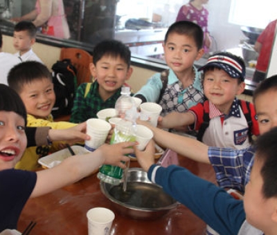 九江小學師生赴仙客來公司開展校外研學旅行活動