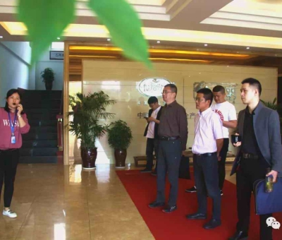 “堅扶實業(yè)，造福人民”推動食用菌產(chǎn)業(yè)升級！省發(fā)改委商價管理處領(lǐng)導(dǎo)蒞臨仙客來靈芝調(diào)研。