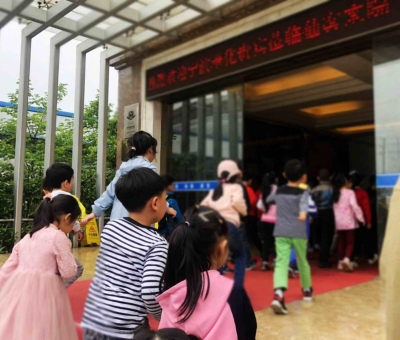 小學(xué)生組團(tuán)“攻陷”仙客來(lái)靈芝工業(yè)園區(qū)！