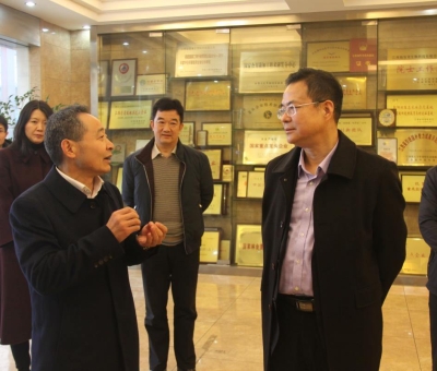 省稅務(wù)局領(lǐng)導(dǎo)送政策、送溫暖！為仙客來(lái)公司高質(zhì)量發(fā)展助力