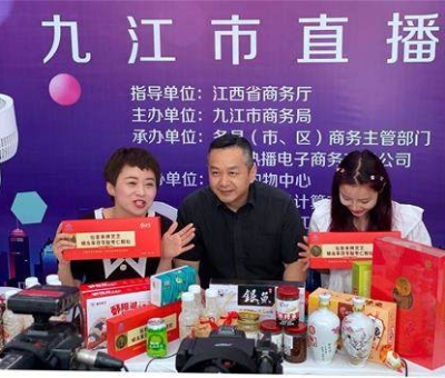 柴桑區(qū)政府副區(qū)長(zhǎng)王宏松為名優(yōu)特產(chǎn)品仙客來(lái)牌靈芝蛹蟲草茯苓酸棗仁顆粒代言