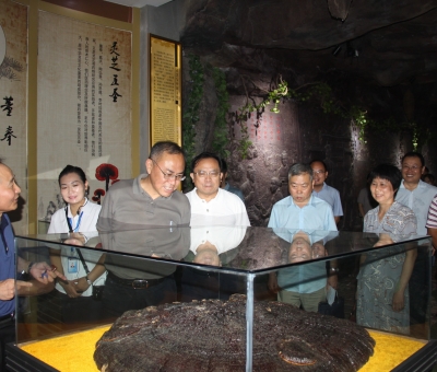 九江職業(yè)大學黨委書記，市教育局黨委書記、局長熊穎蒞臨仙客來公司走訪調(diào)研