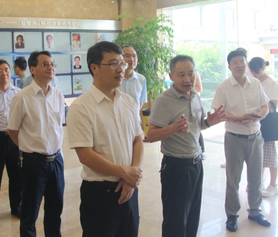 省委統(tǒng)戰(zhàn)部副部長(zhǎng)、省社會(huì)主義學(xué)院黨組書記易軍一行蒞臨仙客來(lái)公司考察調(diào)研