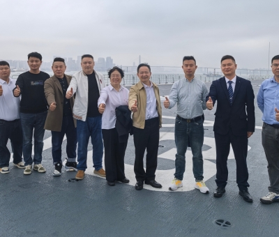 潘新華董事長到湛江某部艦艇開展擁軍愛軍活動